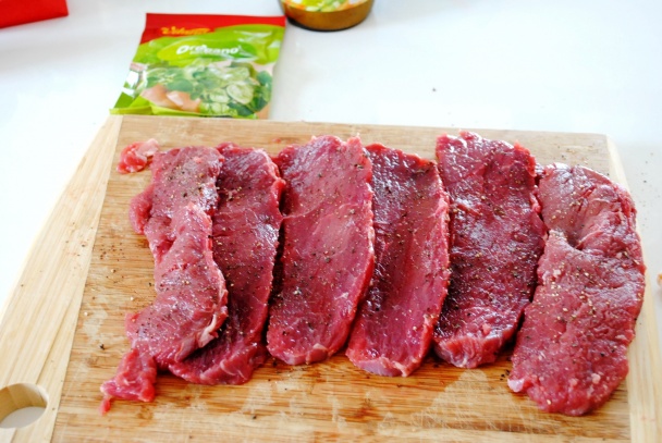 Steak v neapolskej omáčke  s domácimi rezancami (fotorecept) - obrázok 3
