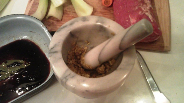 Pečené teľacie pliecko s maslovým kuskusom (fotorecept) - obrázok 2