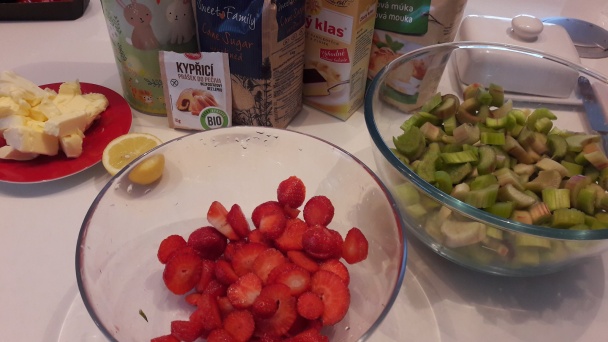 Rebarborovo-jahodový koláč (fotorecept) - obrázok 1