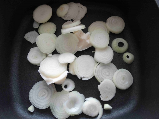 Dusené pliecko na cibuľke s mäkkými zemiakovými kolieskami (fotorecept) - obrázok 3