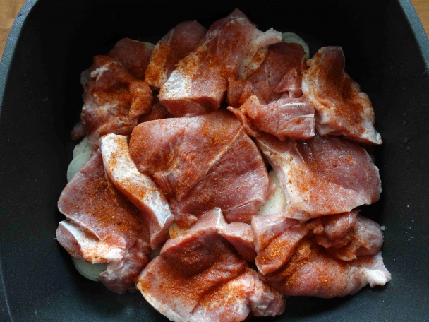 Dusené pliecko na cibuľke s mäkkými zemiakovými kolieskami (fotorecept) - obrázok 5