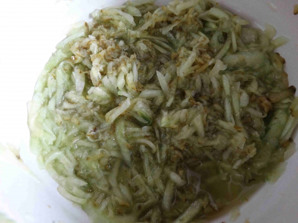 Dusené pliecko na cibuľke s mäkkými zemiakovými kolieskami (fotorecept) - obrázok 13