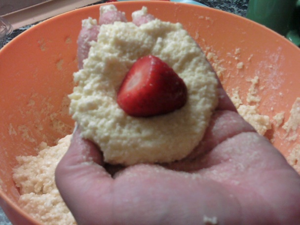 Tvarohové guľky s jahodami  - obrázok 3