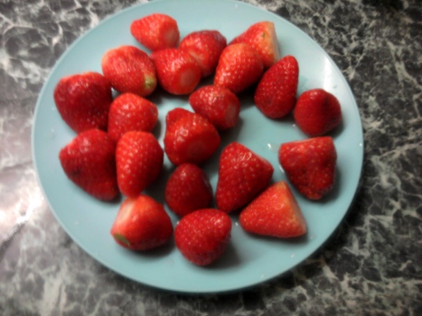 Tvarohové guľky s jahodami  - obrázok 7