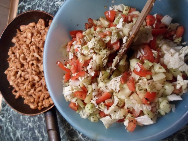 Zeleninový šalát s kuracím mäsom (fotorecept) - obrázok 5