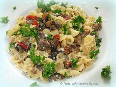 Pasta s pečeňou a šampiňónmi - obrázok 2