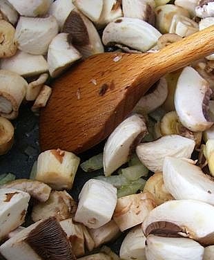 Guláš z húb a paprík - obrázok 1