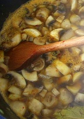 Guláš z húb a paprík - obrázok 3