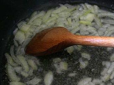 Hovädzí guláš s lesnými hubami (fotorecept) - obrázok 1