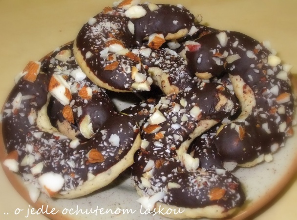 Kláštorné rohlíčky plné orechov - obrázok 1