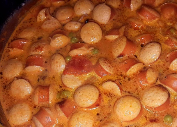 Výborný guláš z párkov - obrázok 4