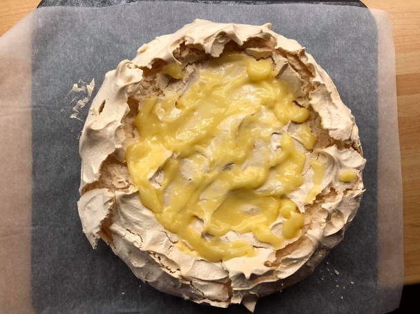 Pavlova torta s citrónom, levanduľou a medom (fotorecept) - obrázok 5