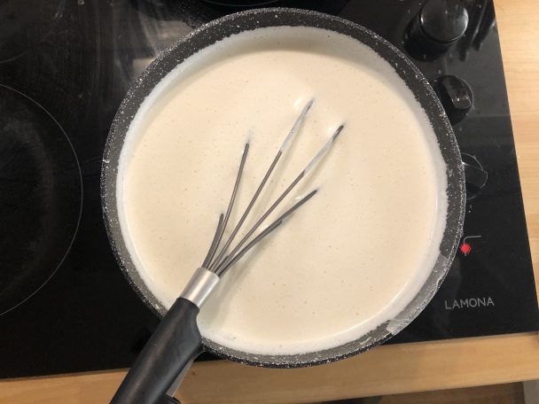 Mille feuilles s karamelizovanou bielou čokoládou a hruškami (fotorecept) - obrázok 5