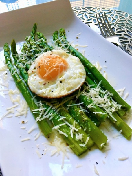 Asparagi alla Bismarck (Špargľa alla Bismarck) - obrázok 4