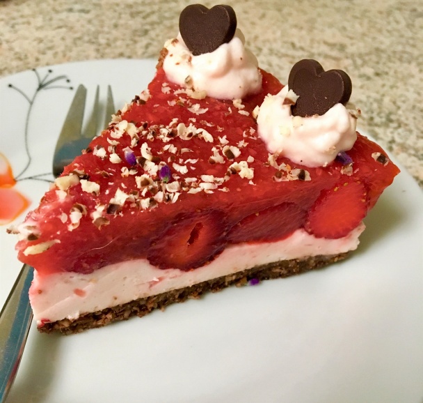 Svieža jahodovo-jogurtová nepečená torta - obrázok 3