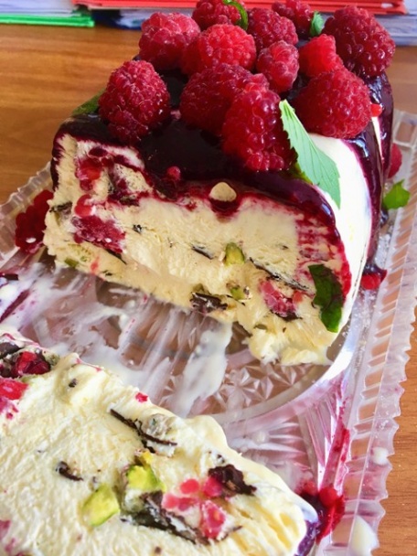 Malinové semifreddo s pistáciami - obrázok 4