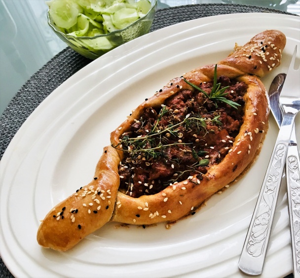 Pide s voňavým mletým mäsom - obrázok 4