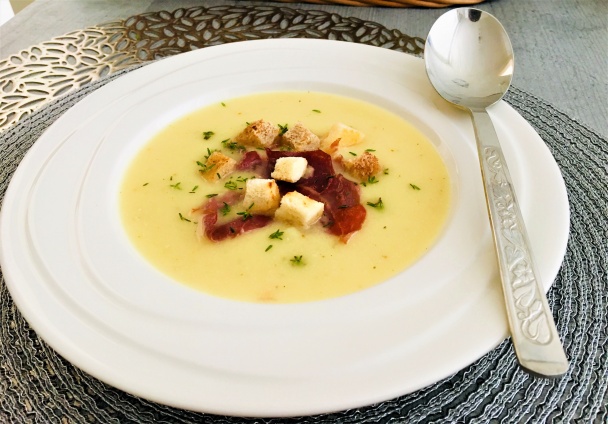 Jemná krémová paštrnáková polievka dvoch chutí - obrázok 3