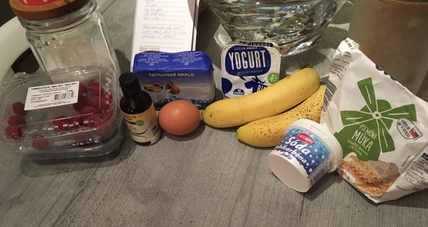 Expresné voňavé banánové muffiny s malinami (fotorecept) - obrázok 1