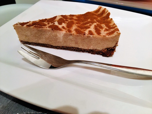 Nepečený perníkovo-banánový koláč na spôsob cheesecake - obrázok 3