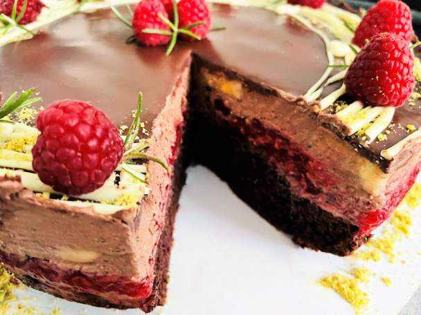 Čoko-malinovo-banánová torta s korpusom bez múky - obrázok 4