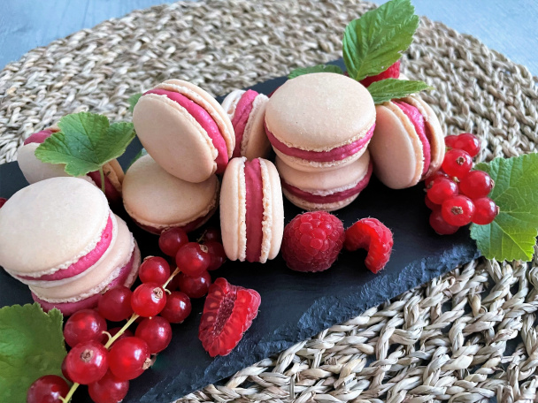 Recyklované makrónky s malinovo-ríbezľovou plnkou - obrázok 3