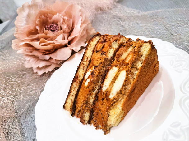 Karamelovo-kávová torta s banánom a piškótami - obrázok 5