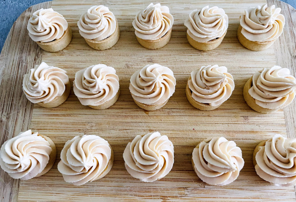 Hruškové mini tartaletky s jemným karamelovým krémom (fotorecept) - obrázok 3