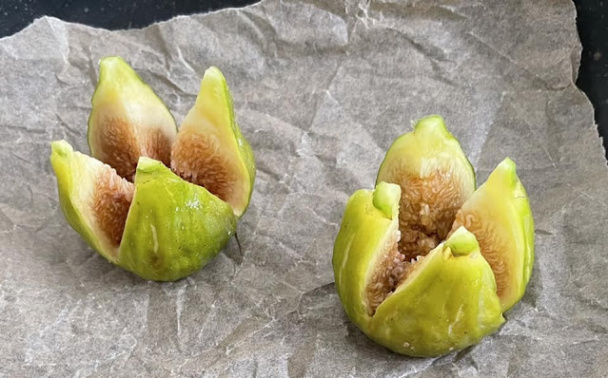 Zapekané figy s medom, pistáciami a kozím syrom (fotorecept) - obrázok 1