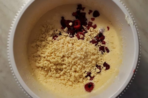 Luxusný cheesecake s malinami a bielou čokoládou (fotorecept) - obrázok 7