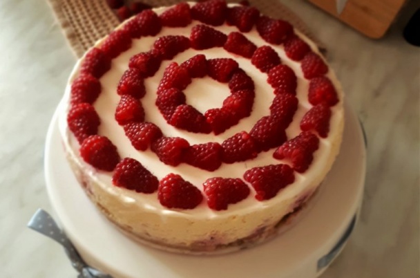 Luxusný cheesecake s malinami a bielou čokoládou (fotorecept) - obrázok 9