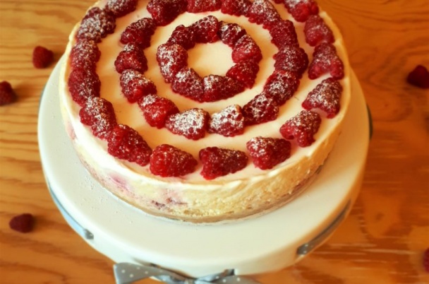 Luxusný cheesecake s malinami a bielou čokoládou (fotorecept) - obrázok 10