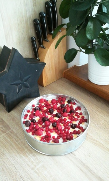 Jednoduchá nepečená smotanová torta s ovocím  - obrázok 4