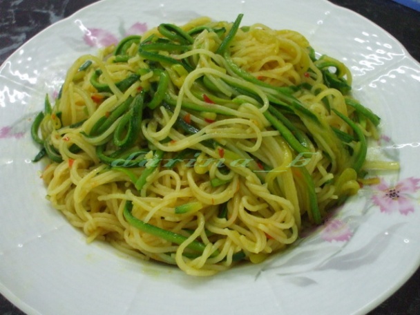 Ryžové rezance s kuracím mäsom a cuketou (fotorecept) - obrázok 3