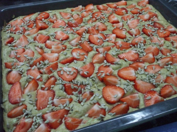 Jogurtová bublanina s jahodami (fotorecept) - obrázok 4