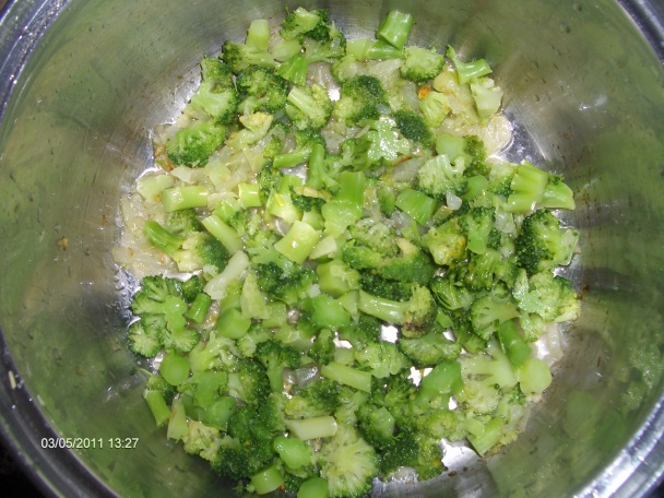 Brokolicovo-smotanová polievka  - obrázok 1