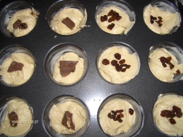 Muffiny s čokoládou a hrozienkami (fotorecept) - obrázok 7