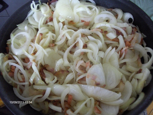 Kysnutý cibuľový koláč (fotorecept) - obrázok 6