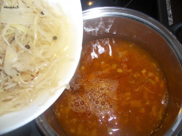 Kapustová polievka s klobásou (fotorecept) - obrázok 2