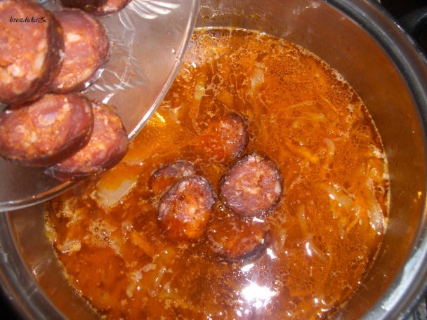 Kapustová polievka s klobásou (fotorecept) - obrázok 3