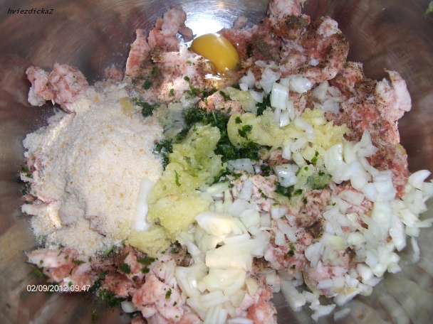 Fašírková roláda a lá pštrosie vajcia  - obrázok 1