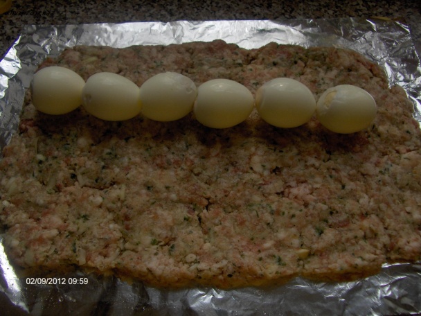 Fašírková roláda a lá pštrosie vajcia  - obrázok 3