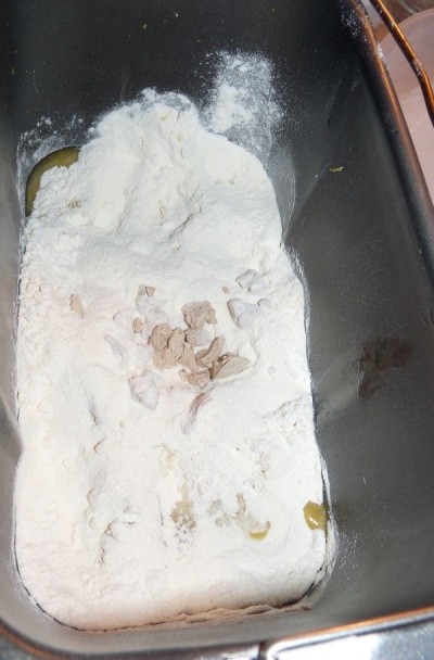 Dvojfarebná vianočka z domácej pekárne (fotorecept) - obrázok 2