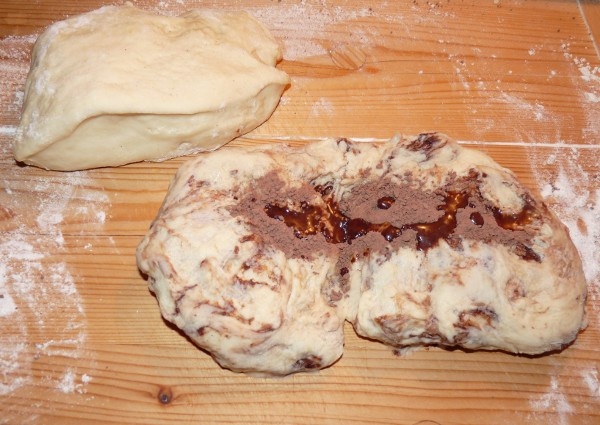 Dvojfarebná vianočka z domácej pekárne (fotorecept) - obrázok 4