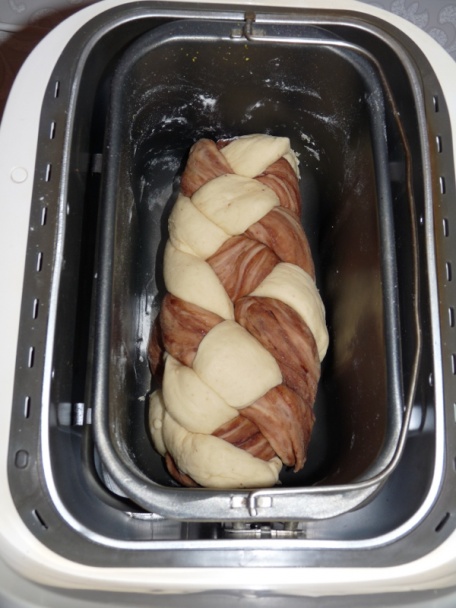 Dvojfarebná vianočka z domácej pekárne (fotorecept) - obrázok 8