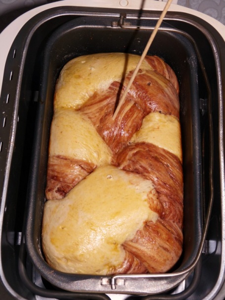 Dvojfarebná vianočka z domácej pekárne (fotorecept) - obrázok 11