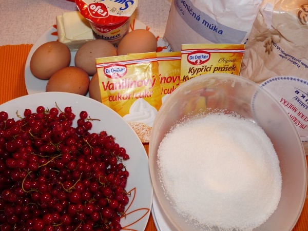 Svieži koláč z čerstvých ríbezlí (fotorecept) - obrázok 1