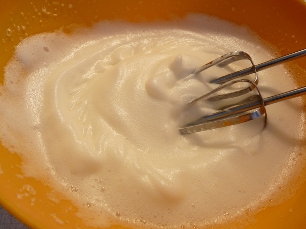 Jahodová roláda s lieskovcami (fotorecept) - obrázok 1