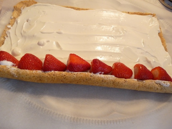 Jahodová roláda s lieskovcami (fotorecept) - obrázok 12