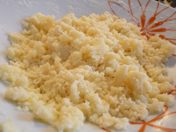 Černicovo-slivkový koláč s posýpkou (fotorecept) - obrázok 1